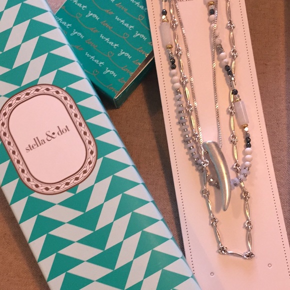 Stella and Dot Tiburon Necklace - Like New - Picture 4 of 4